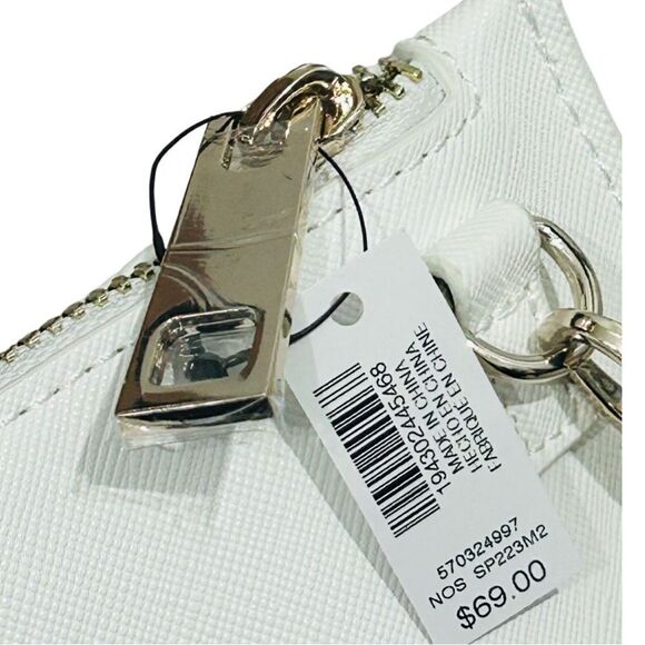 White House Black Market WHBM Hydrangea GWP Wristlet White Clutch NWT - Picture 5 of 7